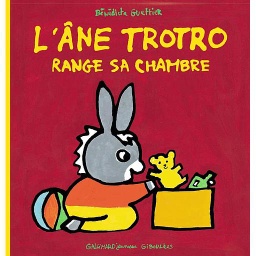 L'âne Trotro range sa chambre