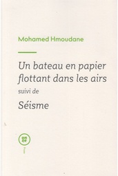 Un bateau en papier flottant dans les airs