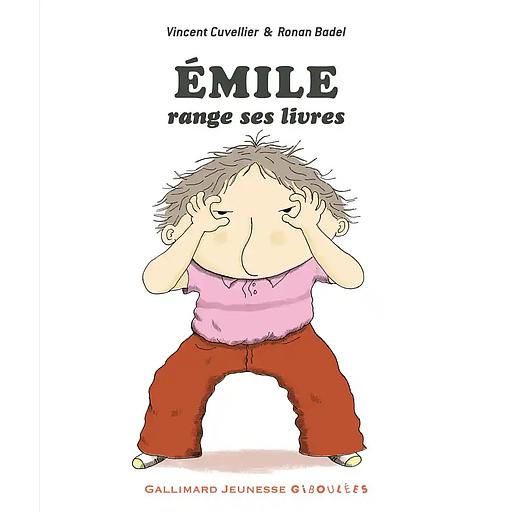 Emile range ses livres